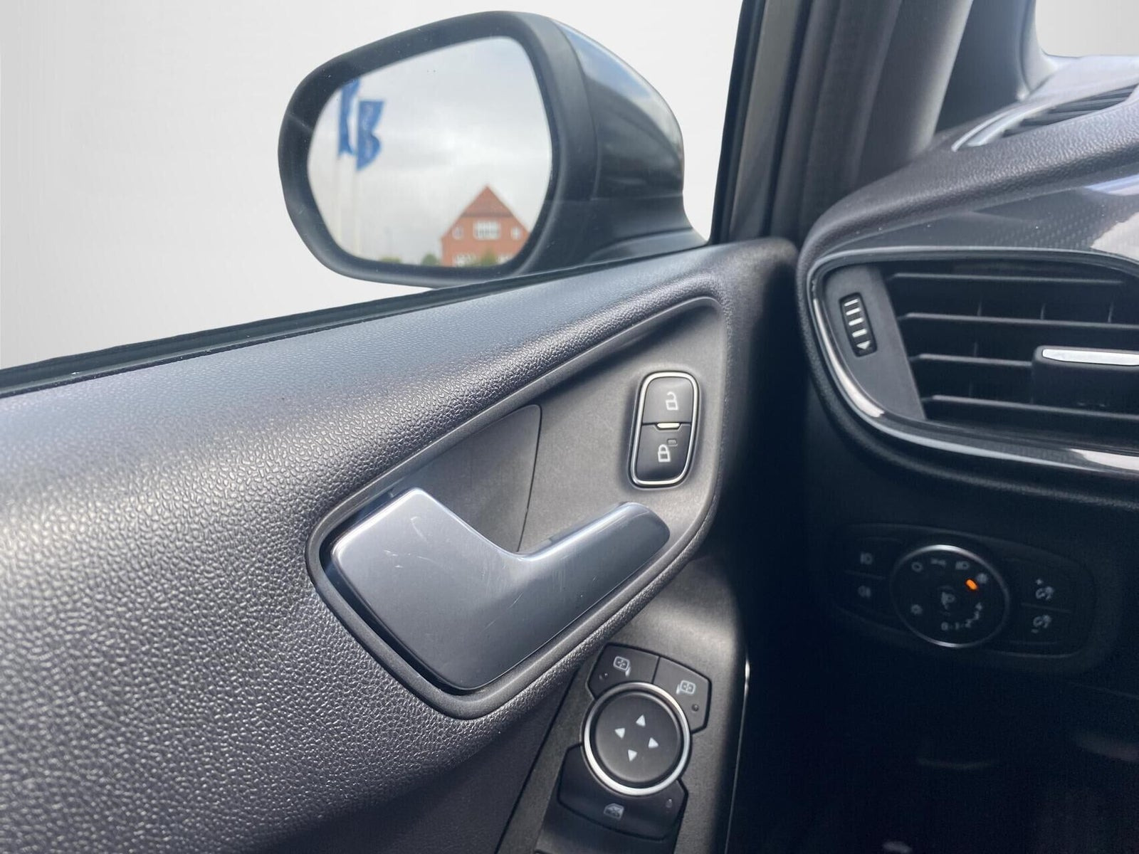 Grå Ford Fiesta fra 2020