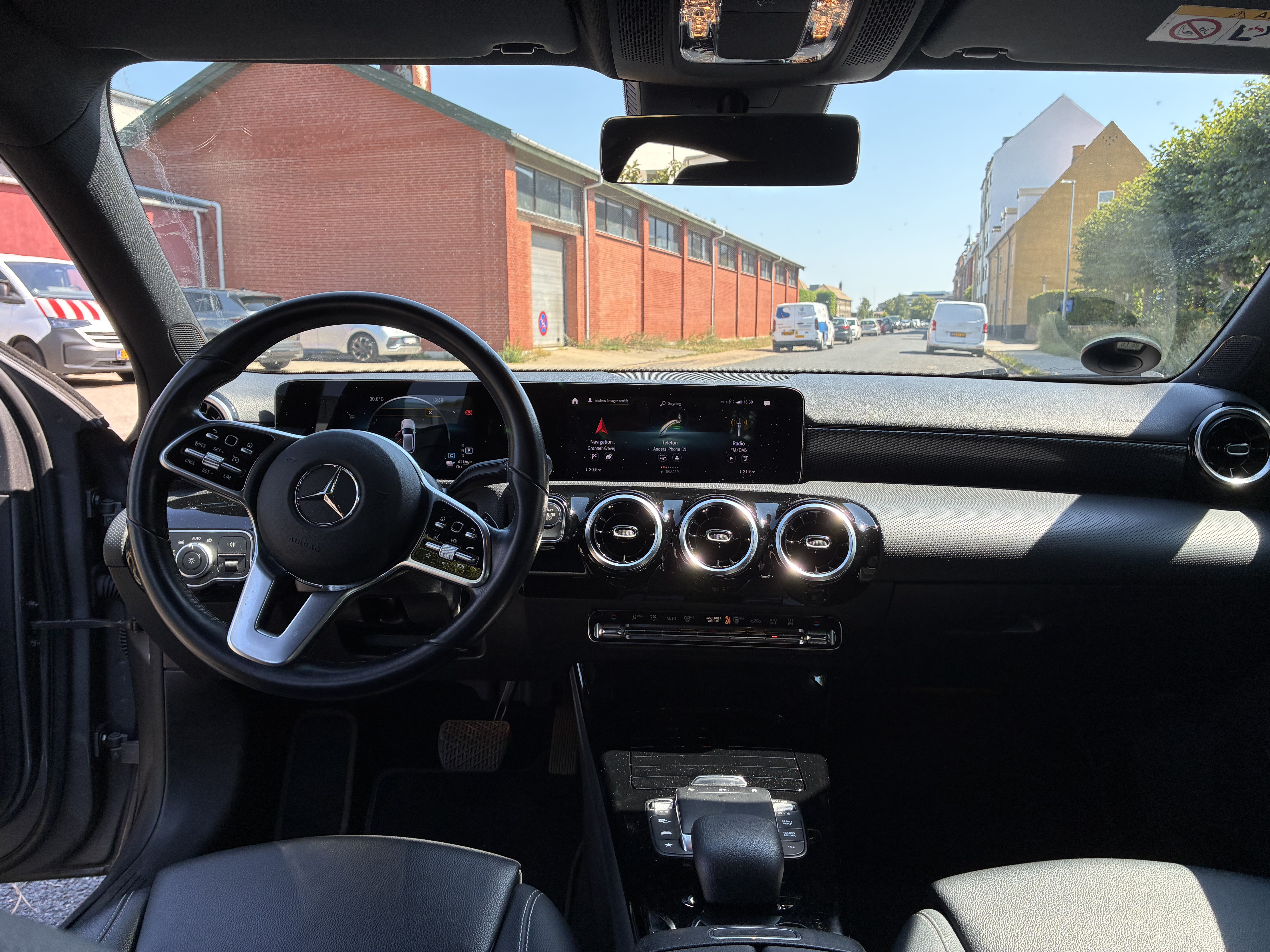 Grå Mercedes A250 e fra 2020