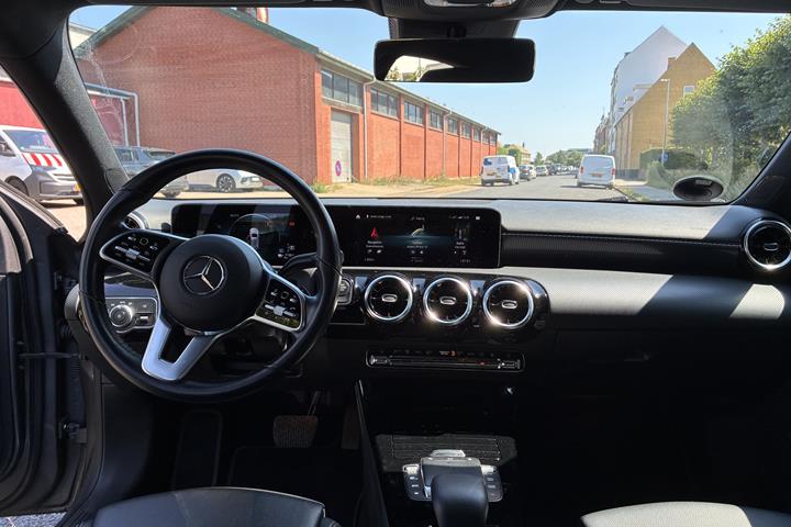 Grå Mercedes A250 e fra 2020