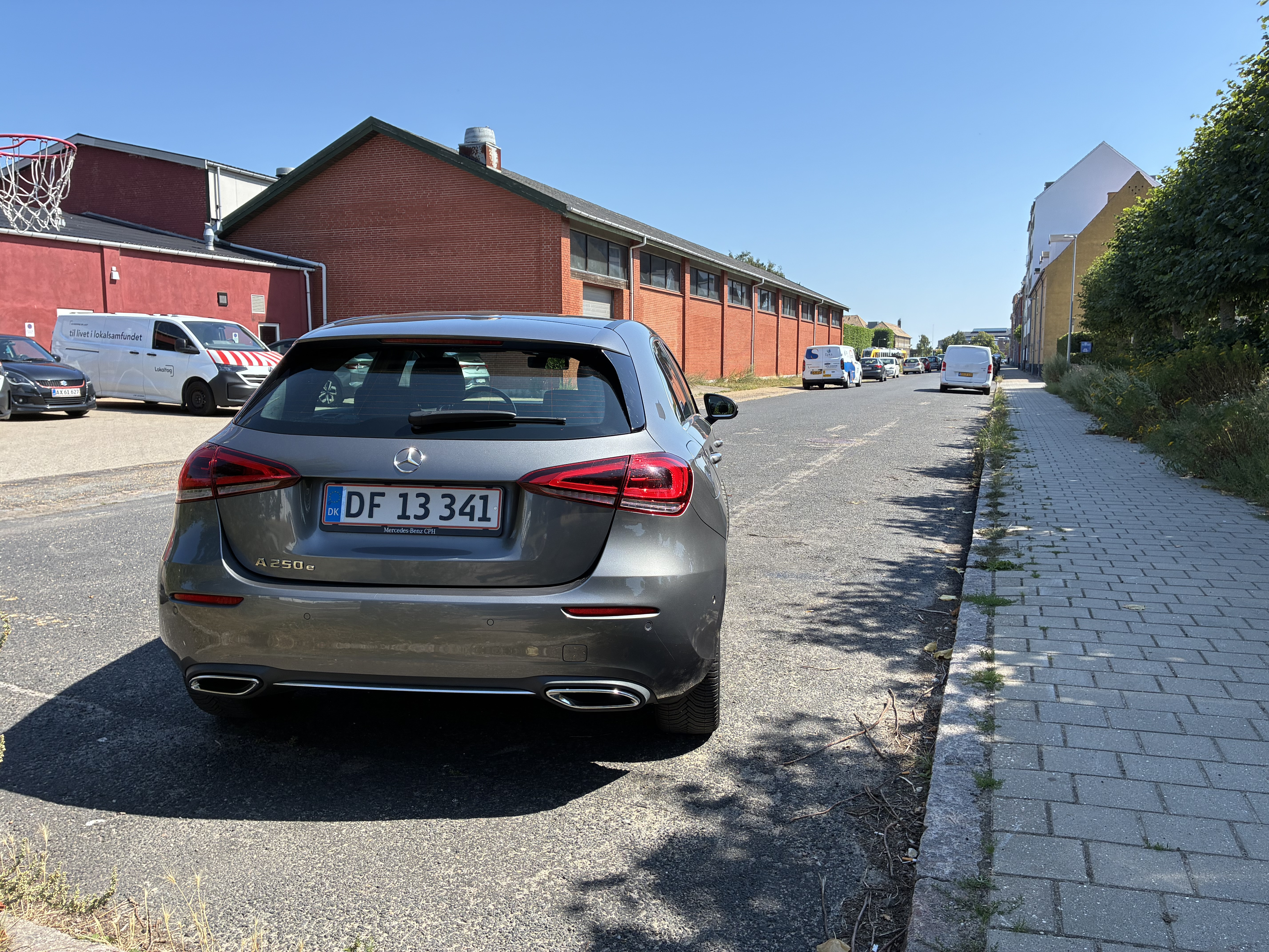 Grå Mercedes A250 e fra 2020