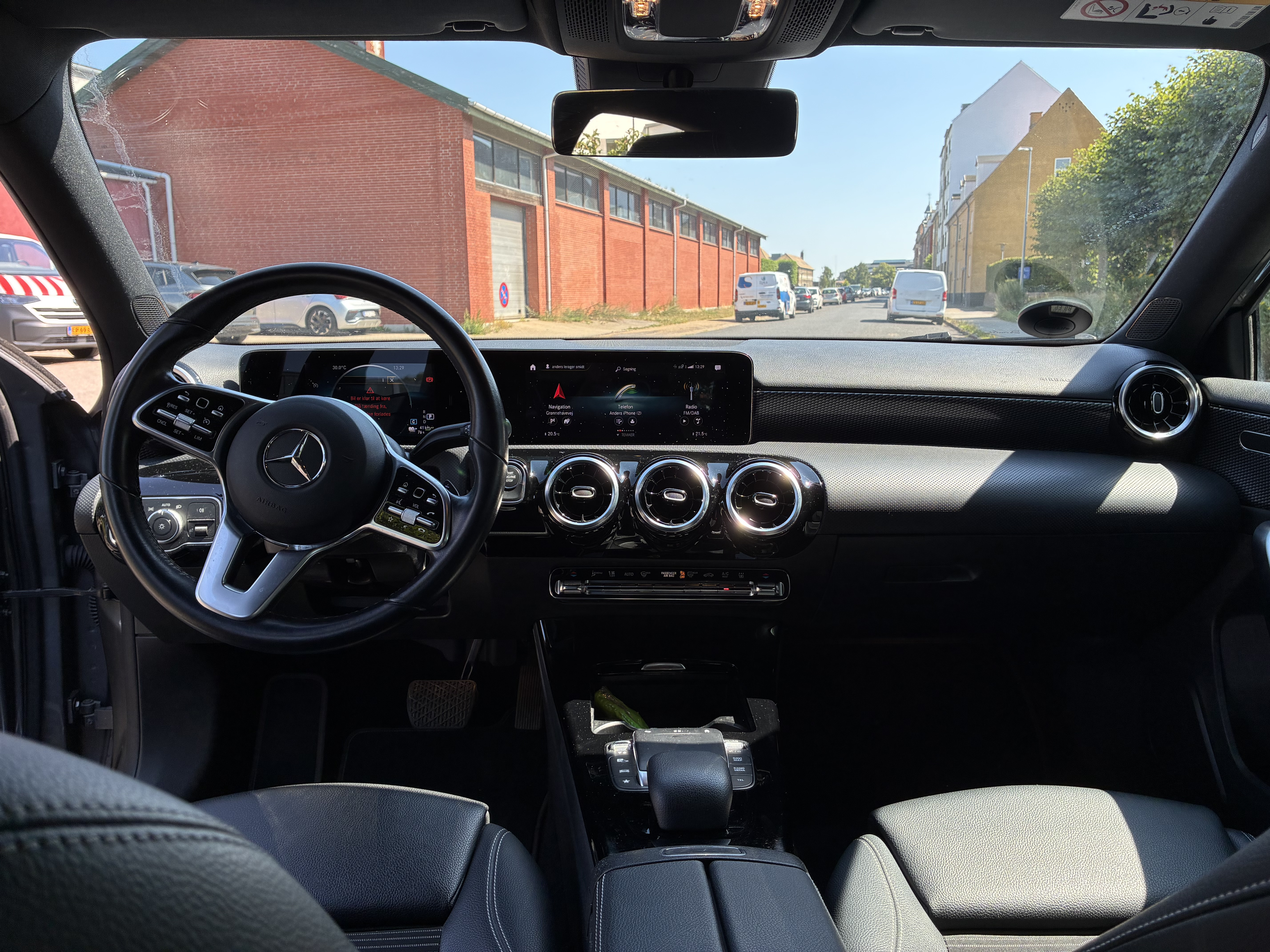 Grå Mercedes A250 e fra 2020