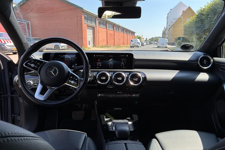 Grå Mercedes A250 e fra 2020