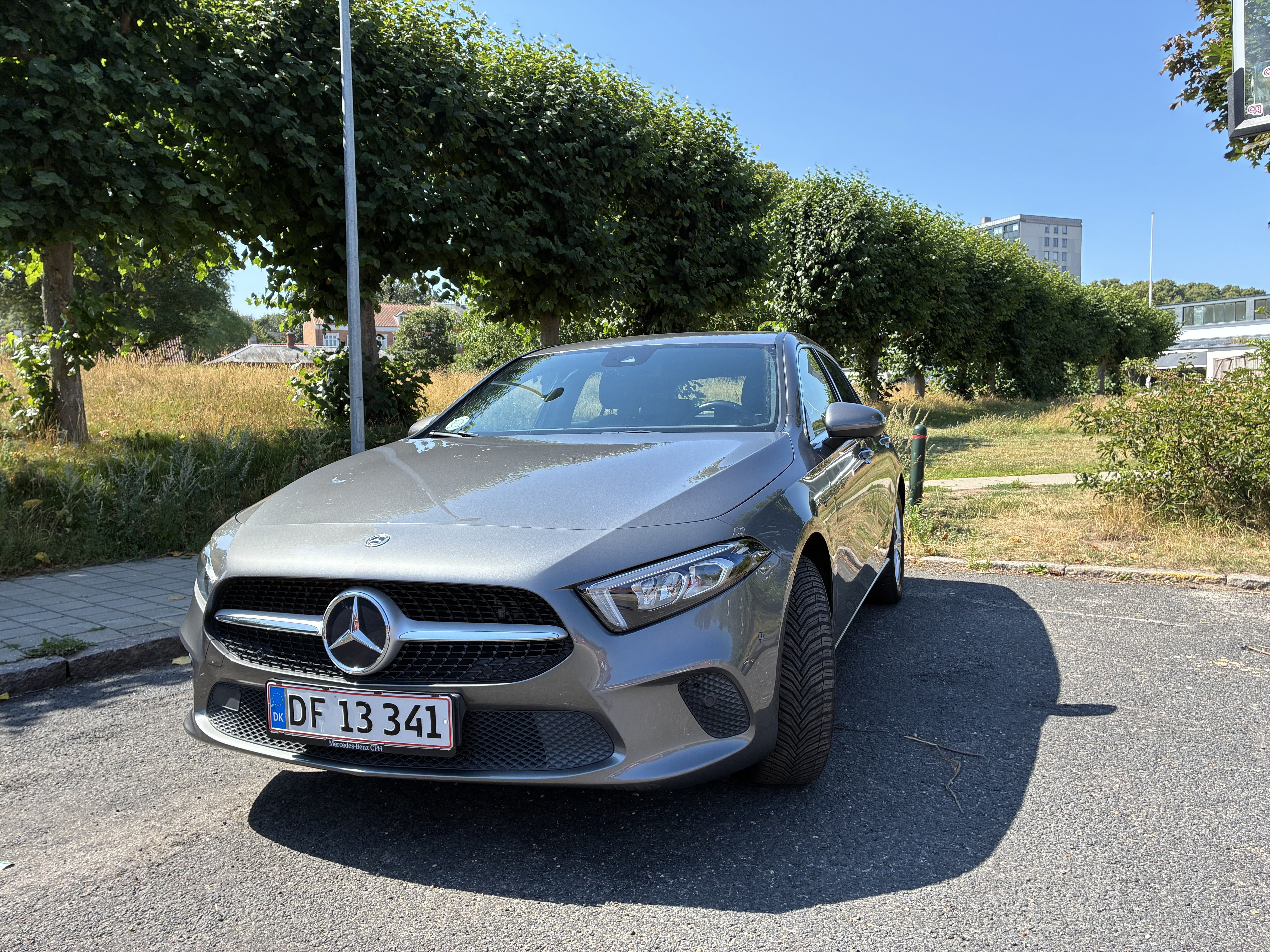 Grå Mercedes A250 e fra 2020