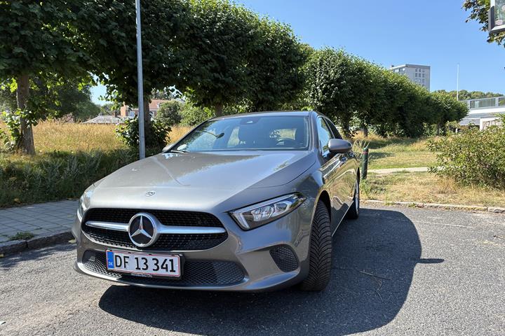 Grå Mercedes A250 e fra 2020