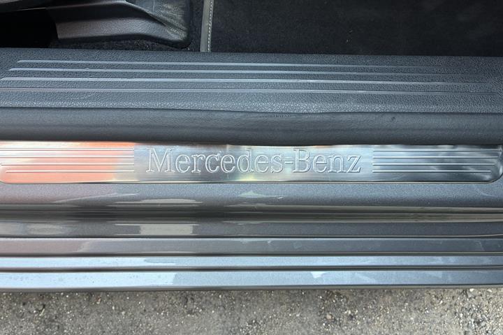Grå Mercedes A250 e fra 2020