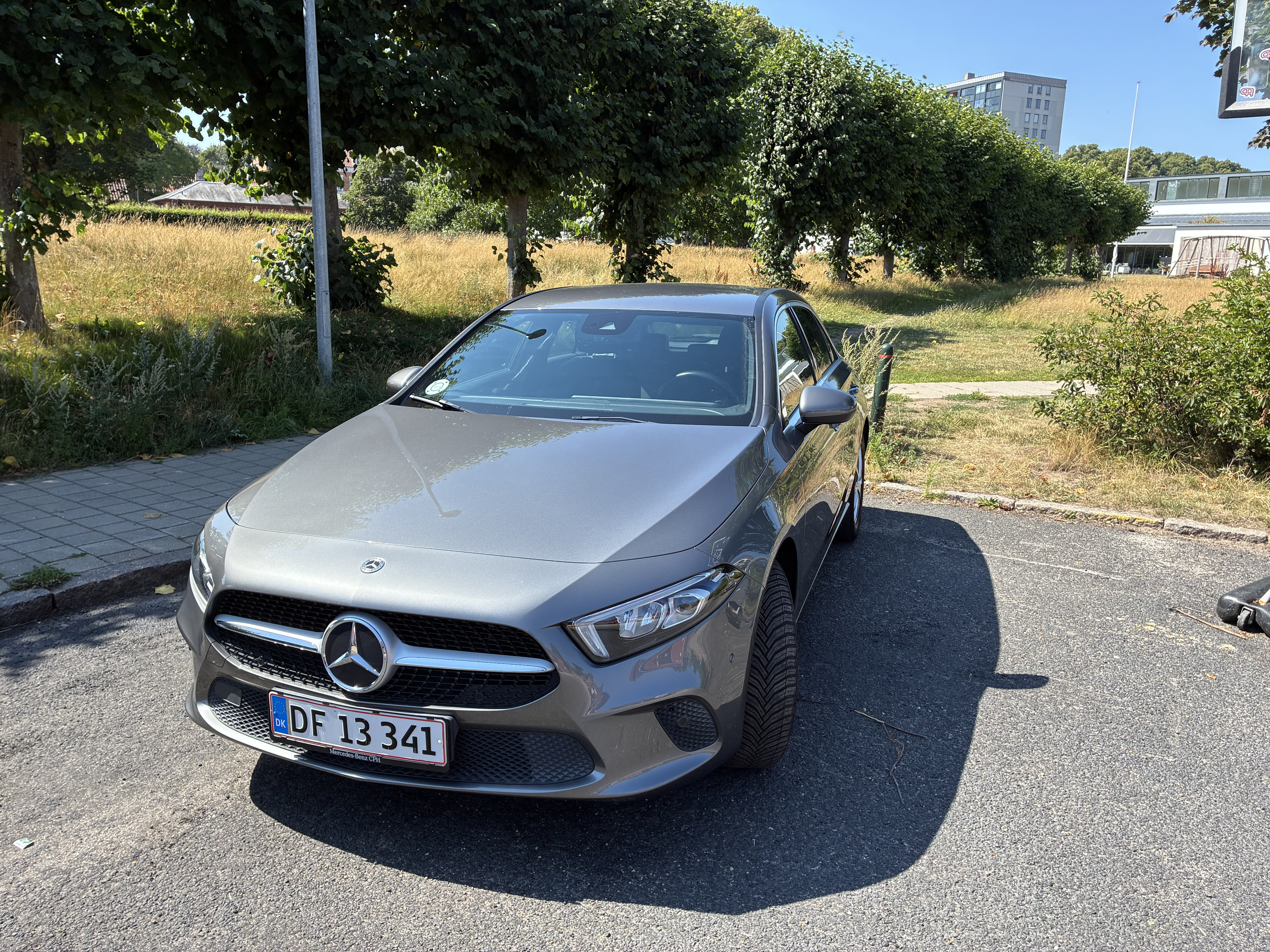 Grå Mercedes A250 e fra 2020
