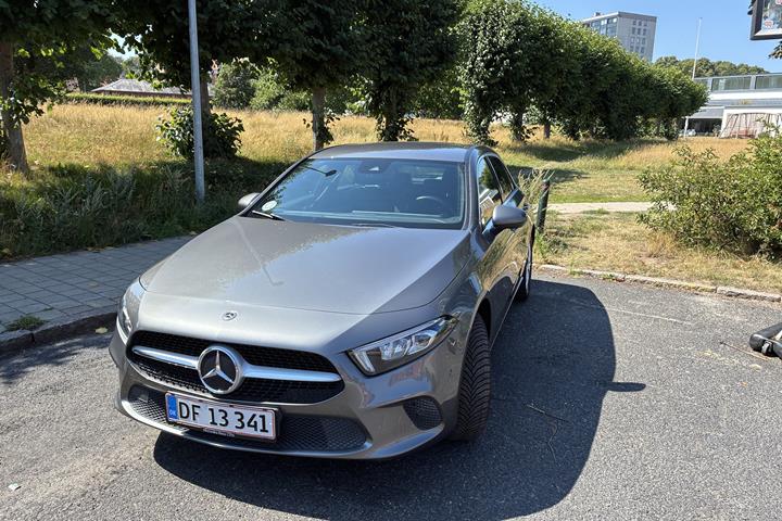 Grå Mercedes A250 e fra 2020