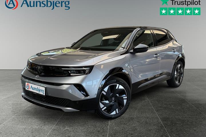 Sølv Opel Mokka-e fra 2025 set udefra