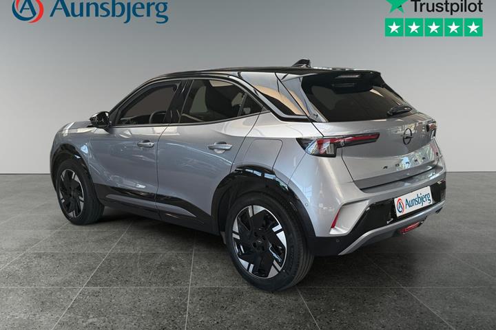 Sølv Opel Mokka-e fra 2025