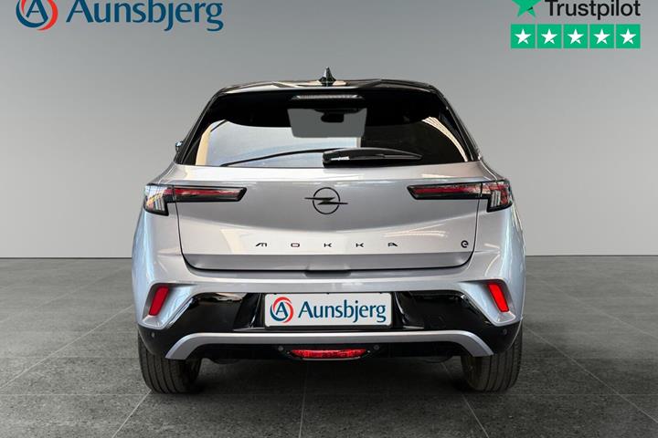Sølv Opel Mokka-e fra 2025