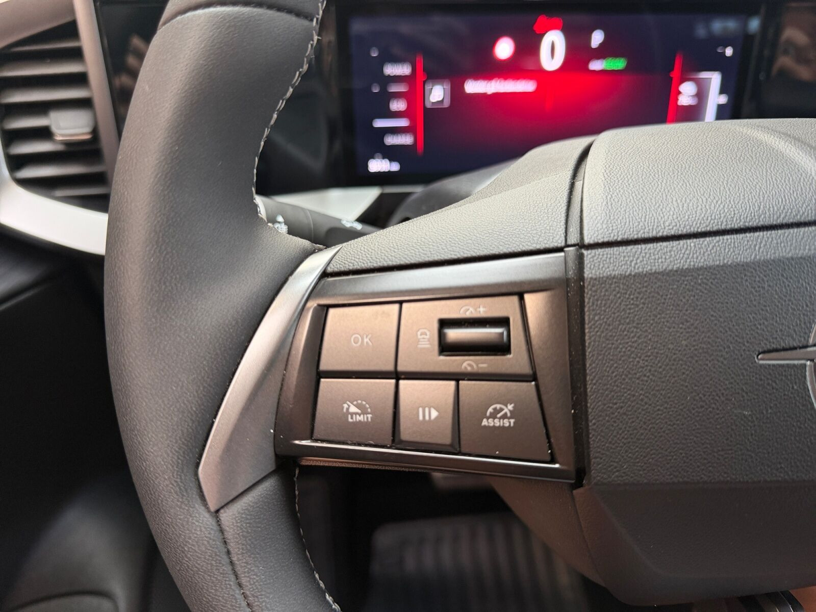 Sølv Opel Mokka-e fra 2025