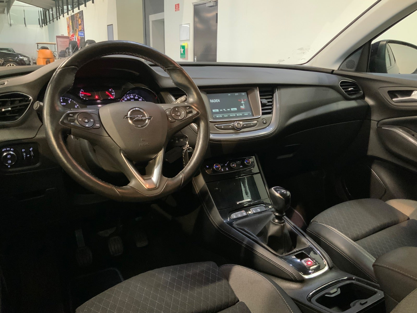 Blå Opel Grandland X fra 2018