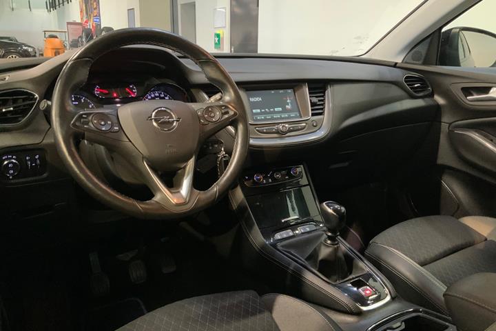 Blå Opel Grandland X fra 2018