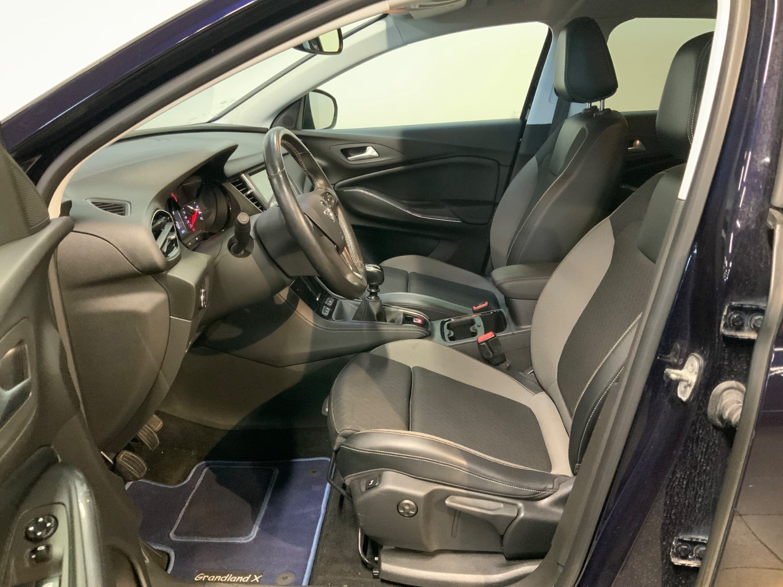 Blå Opel Grandland X fra 2018