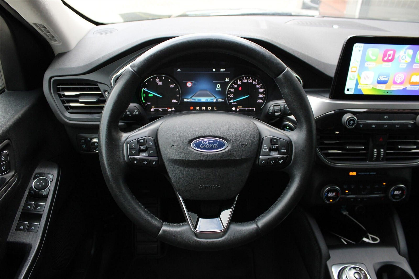 Grå Ford Kuga fra 2020