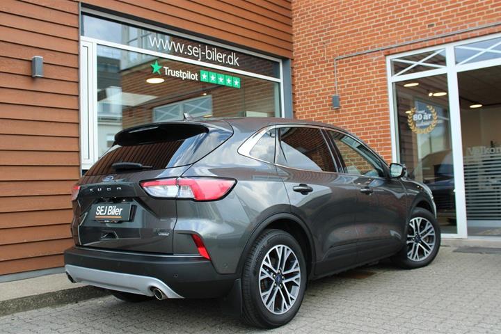 Grå Ford Kuga fra 2020