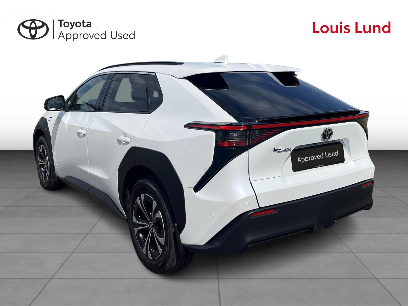 Hvid Toyota BZ4X fra 2025