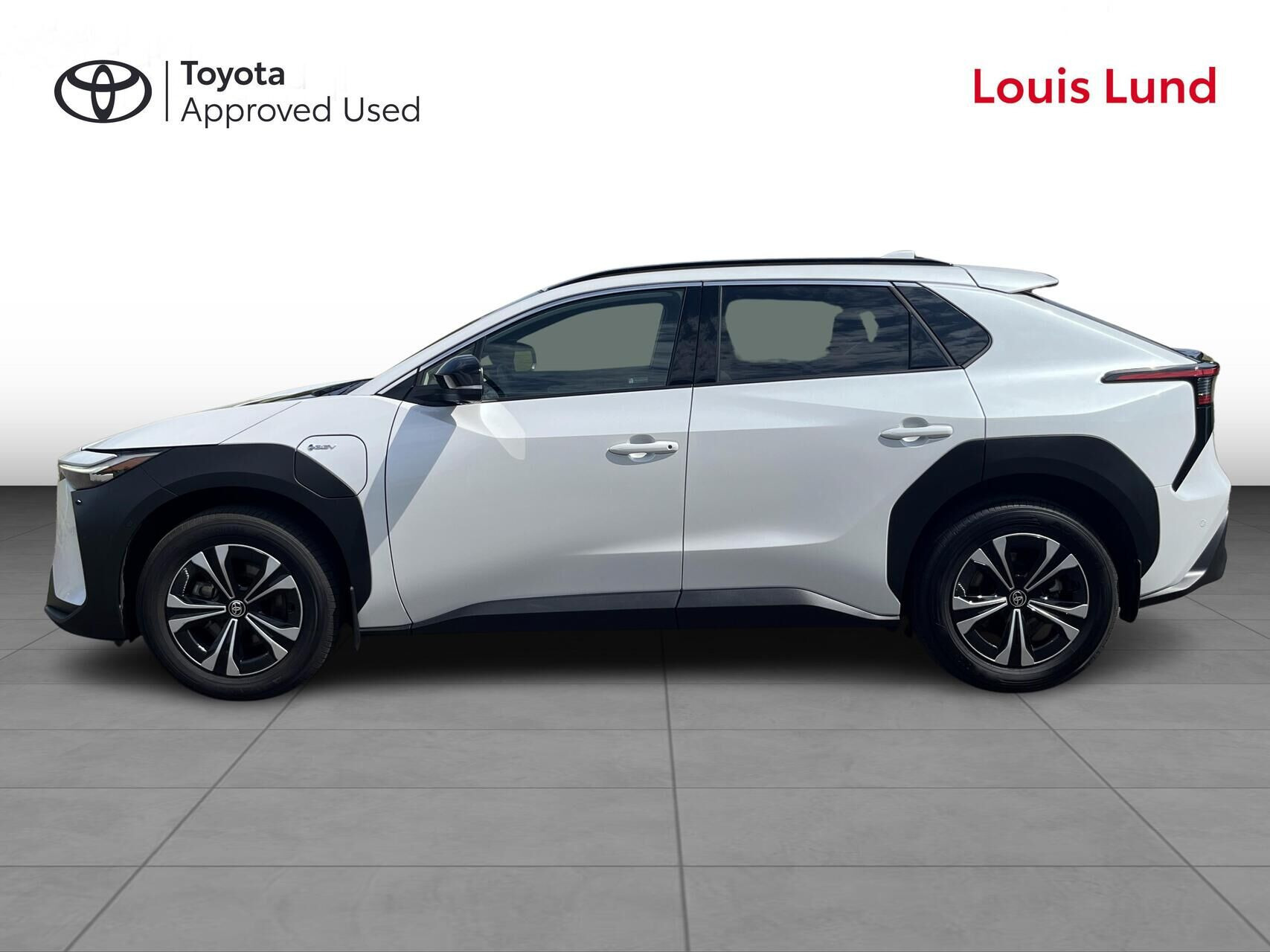 Hvid Toyota BZ4X fra 2025