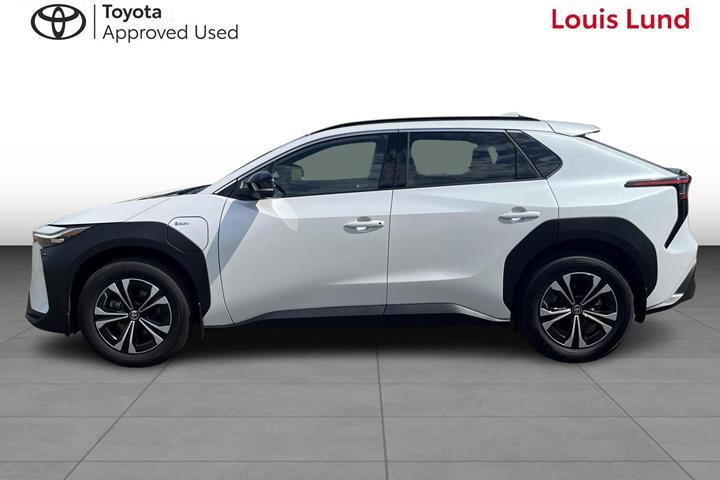 Hvid Toyota BZ4X fra 2025