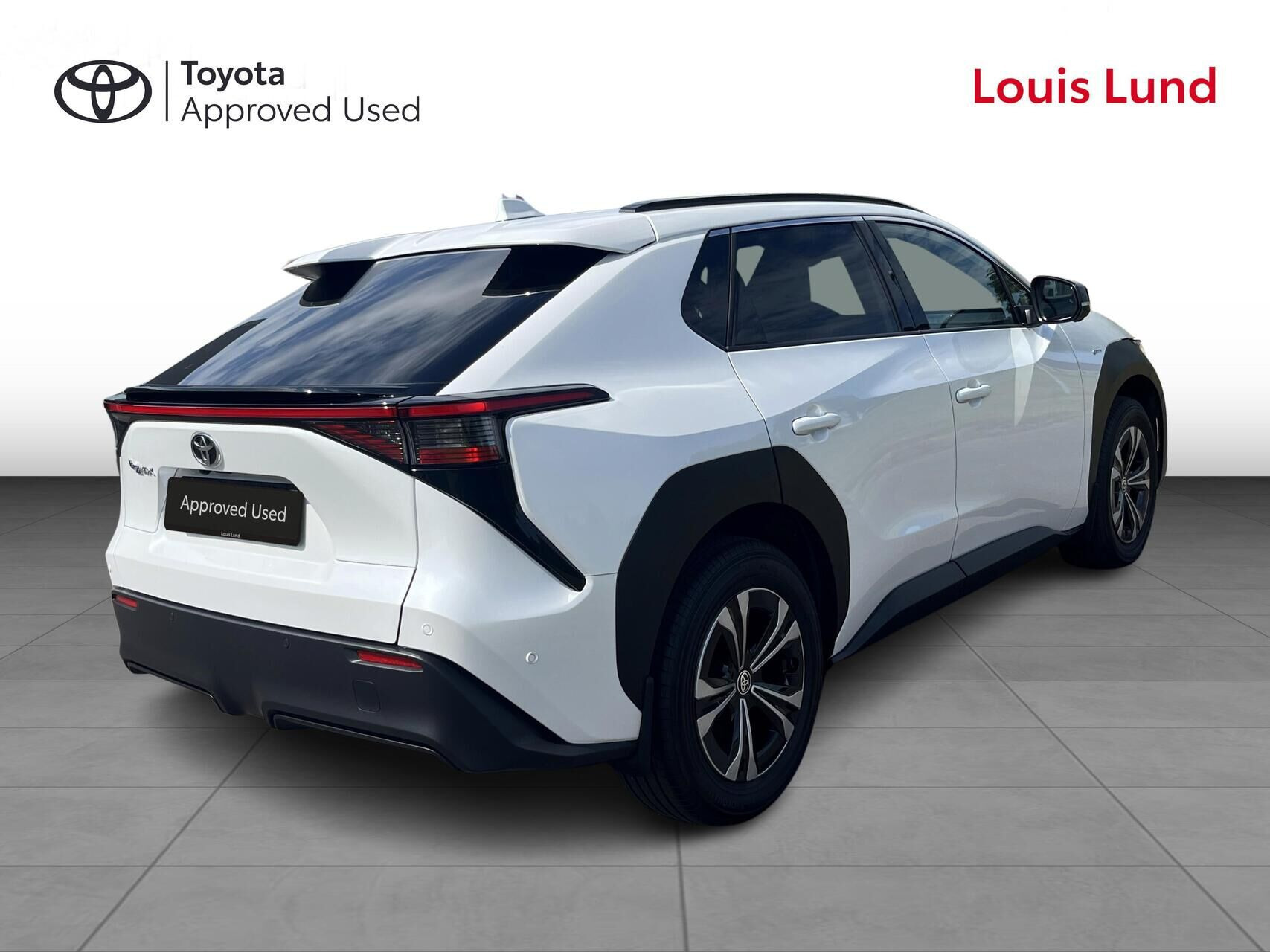 Hvid Toyota BZ4X fra 2025