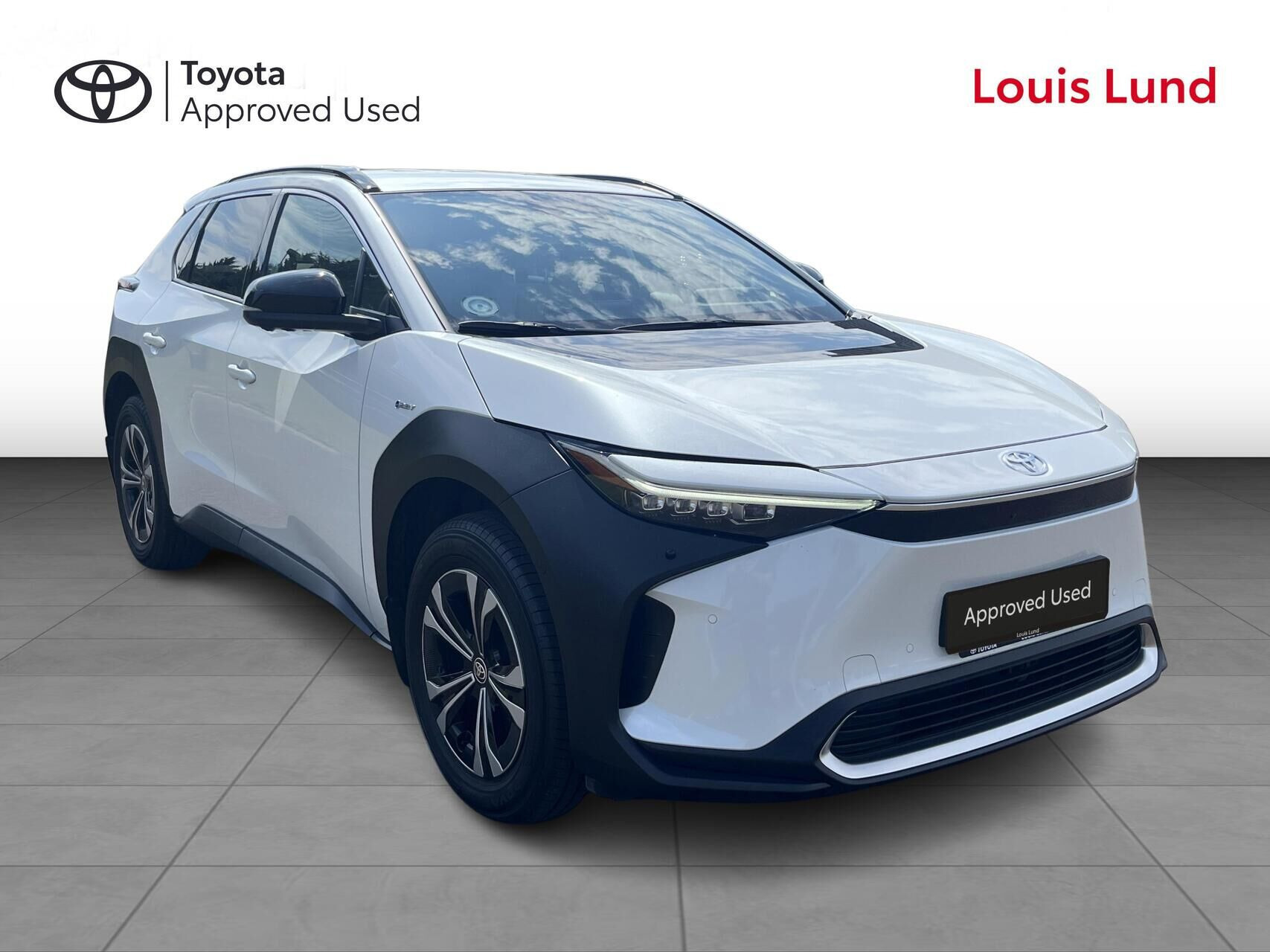 Hvid Toyota BZ4X fra 2025