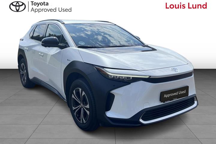 Hvid Toyota BZ4X fra 2025