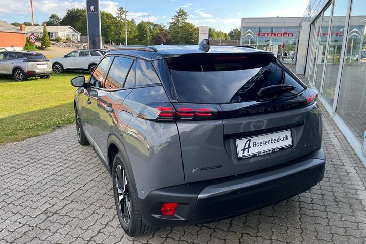 Grå Peugeot e-2008 fra 2025