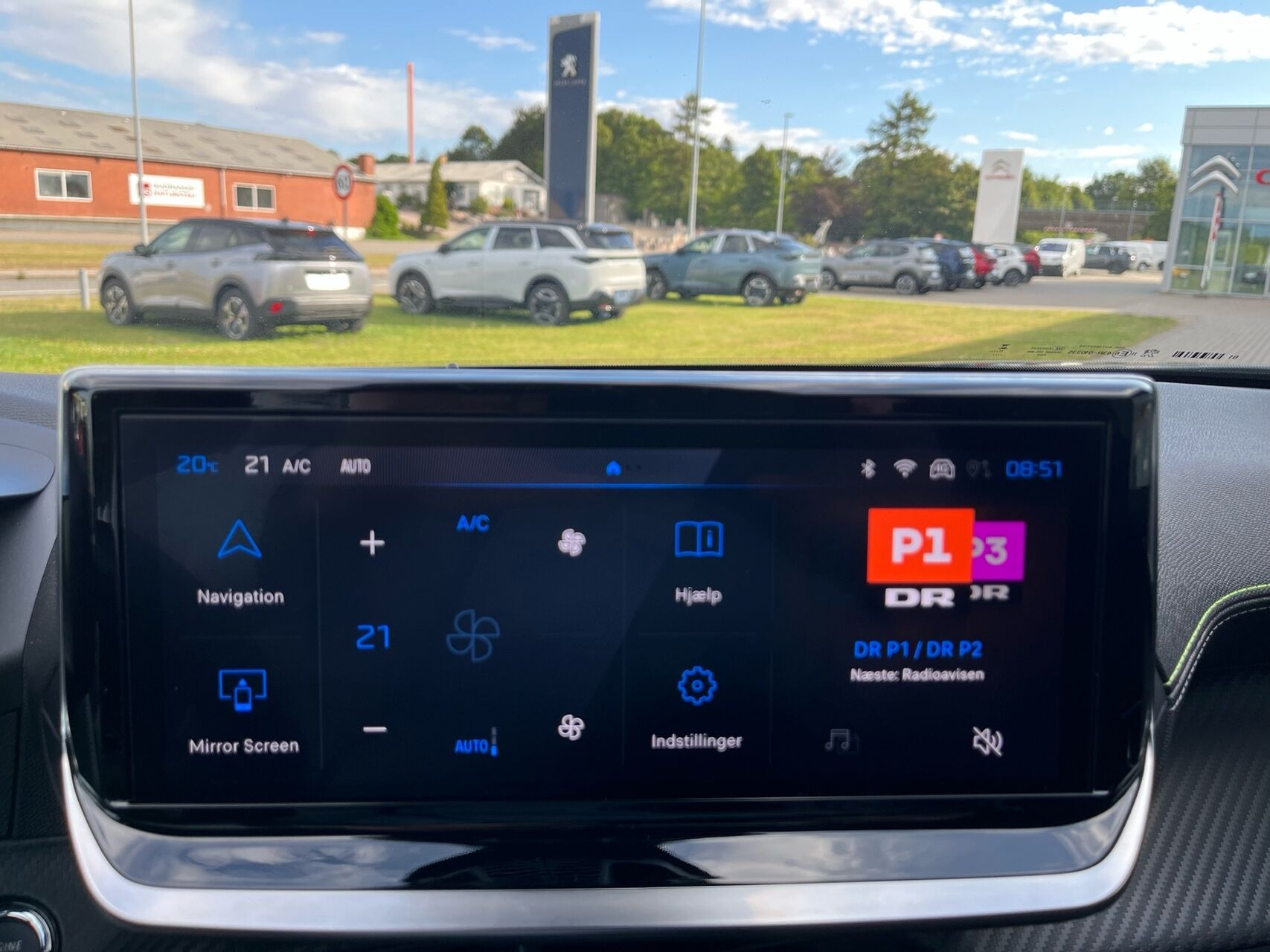 Grå Peugeot e-2008 fra 2025