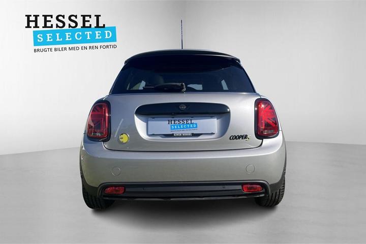 Sølv Mini Cooper SE fra 2023