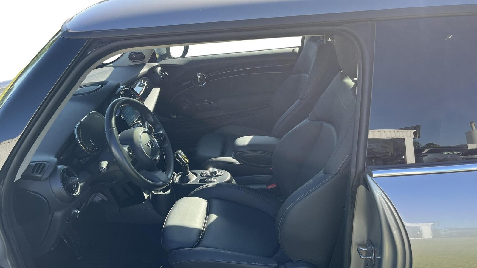 Sølv Mini Cooper SE fra 2023