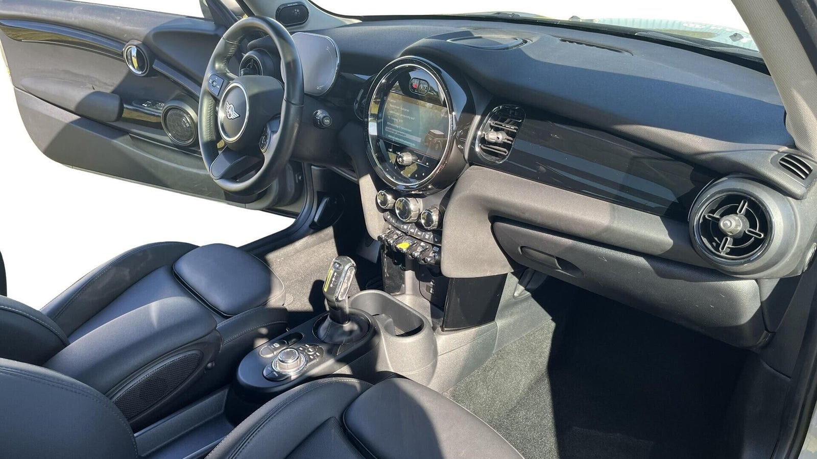Sølv Mini Cooper SE fra 2023