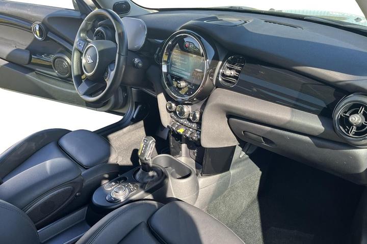 Sølv Mini Cooper SE fra 2023