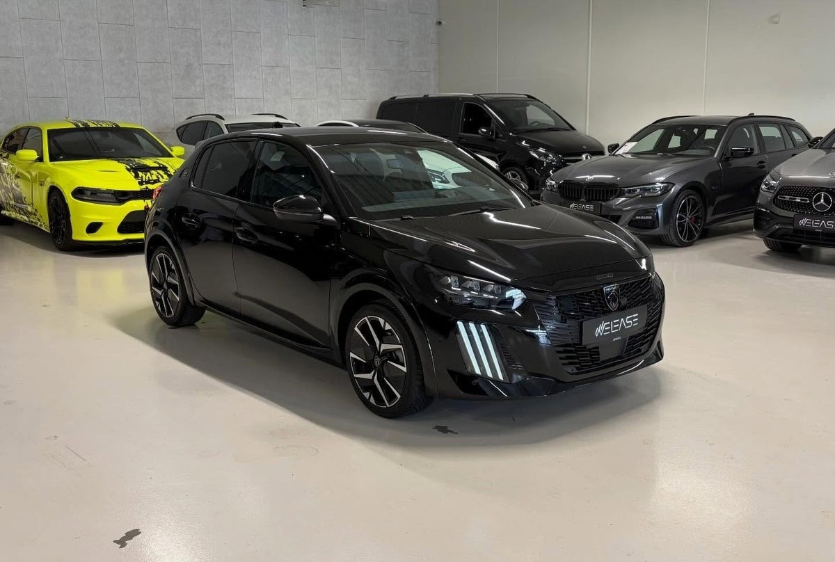 Sort Peugeot e-208 fra 2024