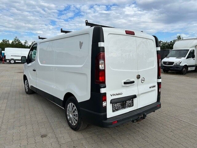Hvid Opel Vivaro fra 2017