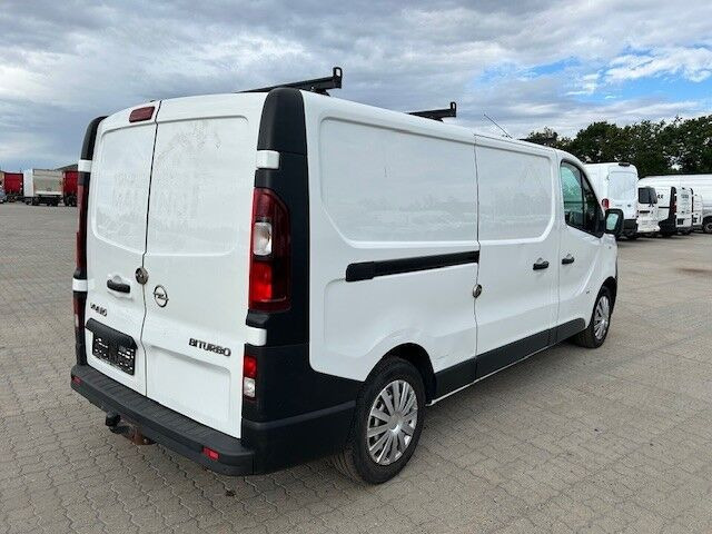 Hvid Opel Vivaro fra 2017