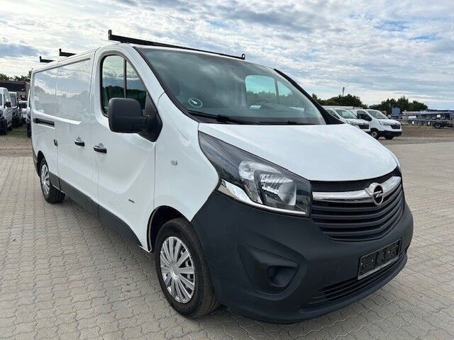 Hvid Opel Vivaro fra 2017