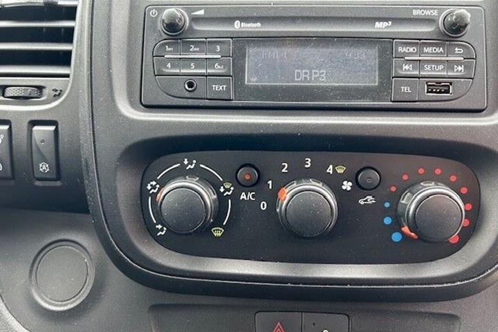 Hvid Opel Vivaro fra 2017