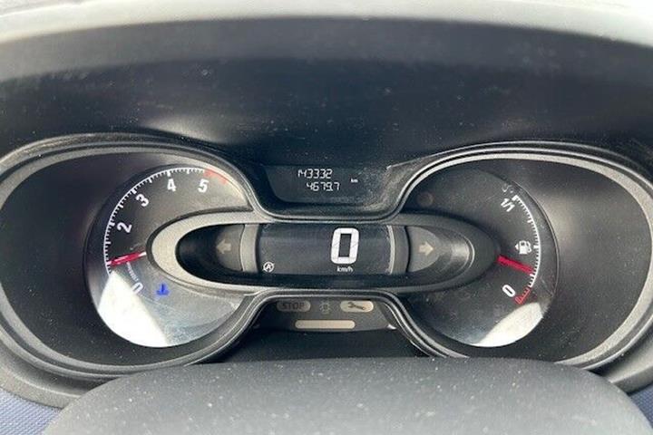 Hvid Opel Vivaro fra 2017