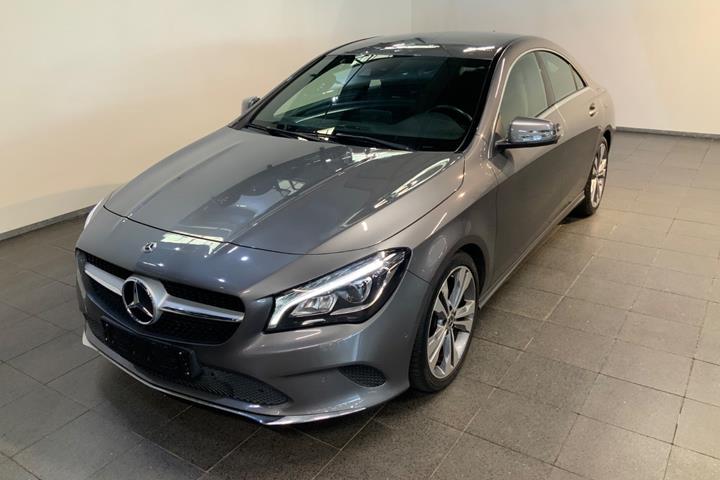 Grå Mercedes CLA200 d fra 2018 set udefra