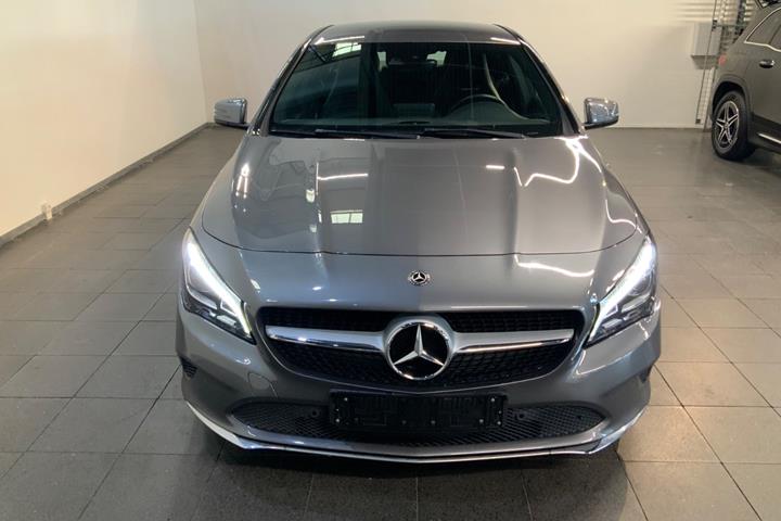 Grå Mercedes CLA200 d fra 2018