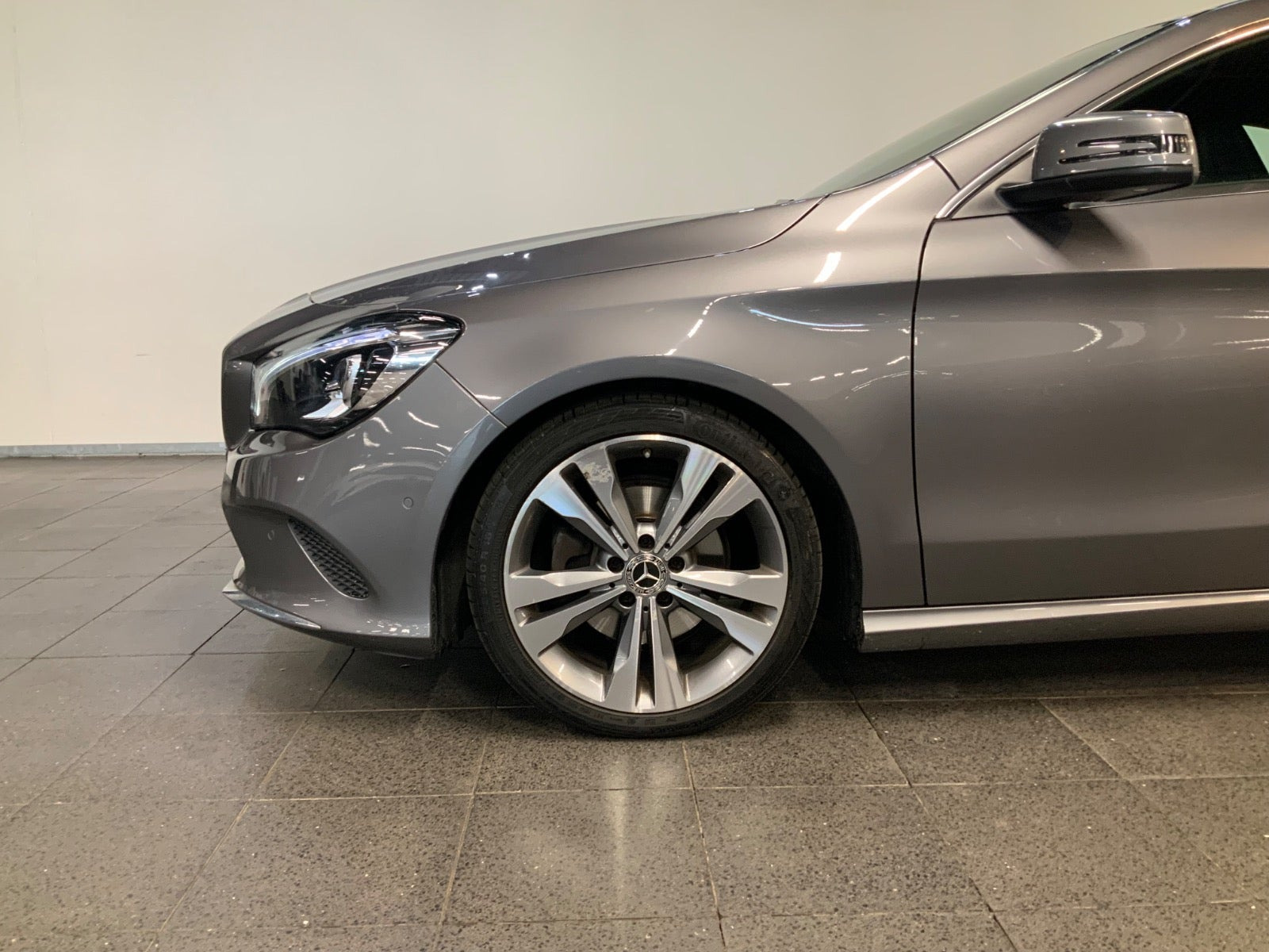 Grå Mercedes CLA200 d fra 2018
