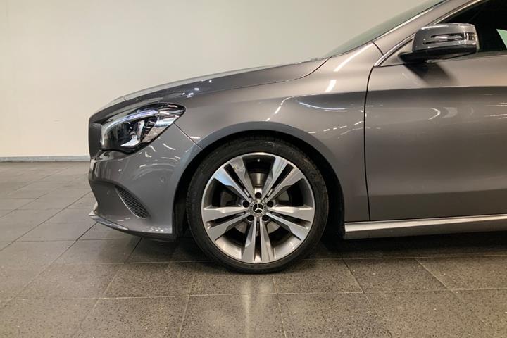 Grå Mercedes CLA200 d fra 2018