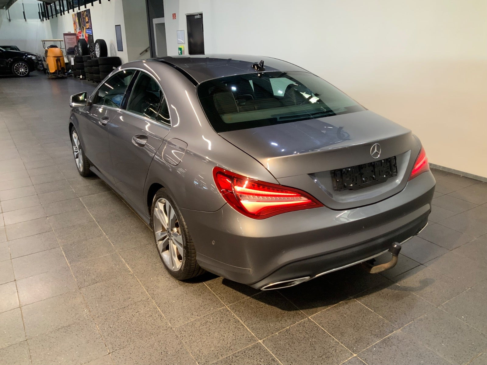 Grå Mercedes CLA200 d fra 2018