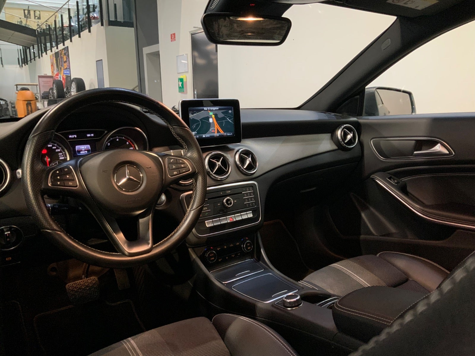 Grå Mercedes CLA200 d fra 2018