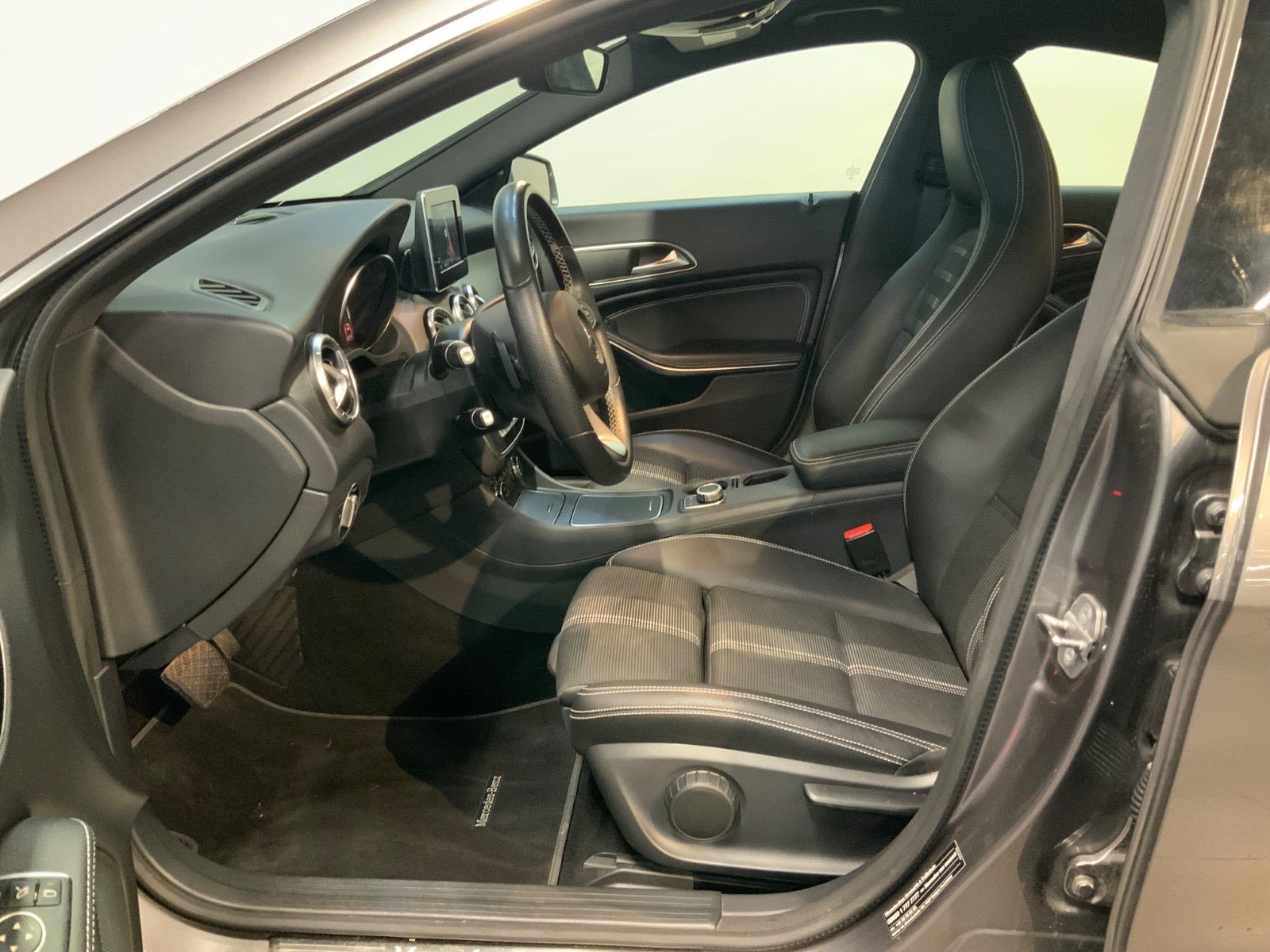 Grå Mercedes CLA200 d fra 2018