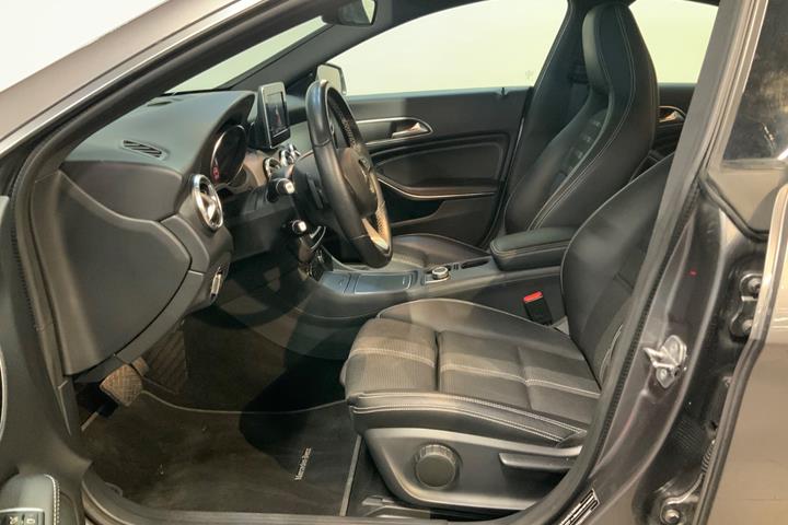 Grå Mercedes CLA200 d fra 2018