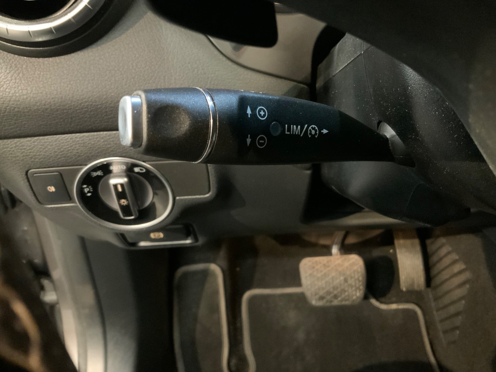 Grå Mercedes CLA200 d fra 2018