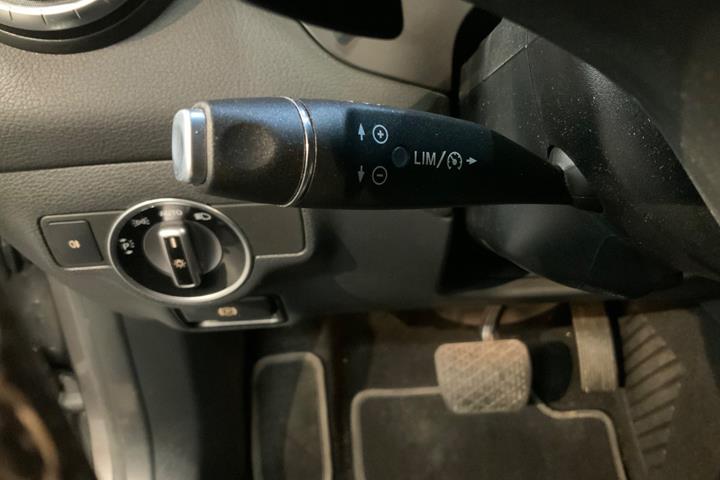 Grå Mercedes CLA200 d fra 2018