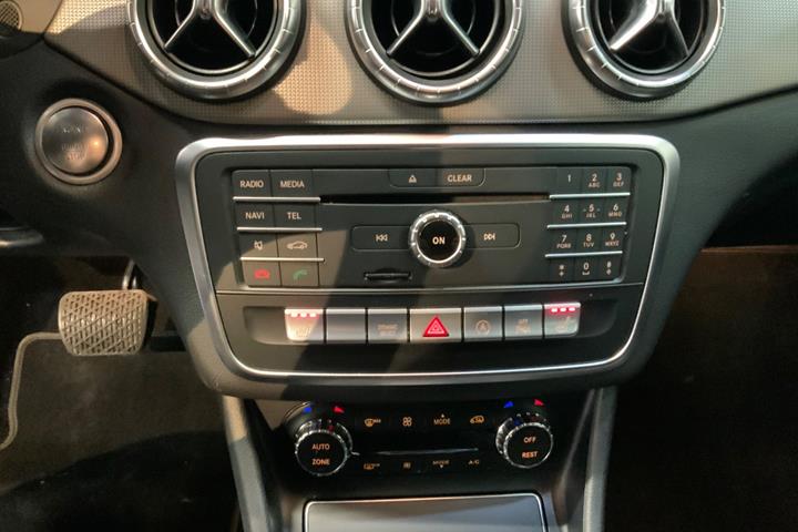 Grå Mercedes CLA200 d fra 2018