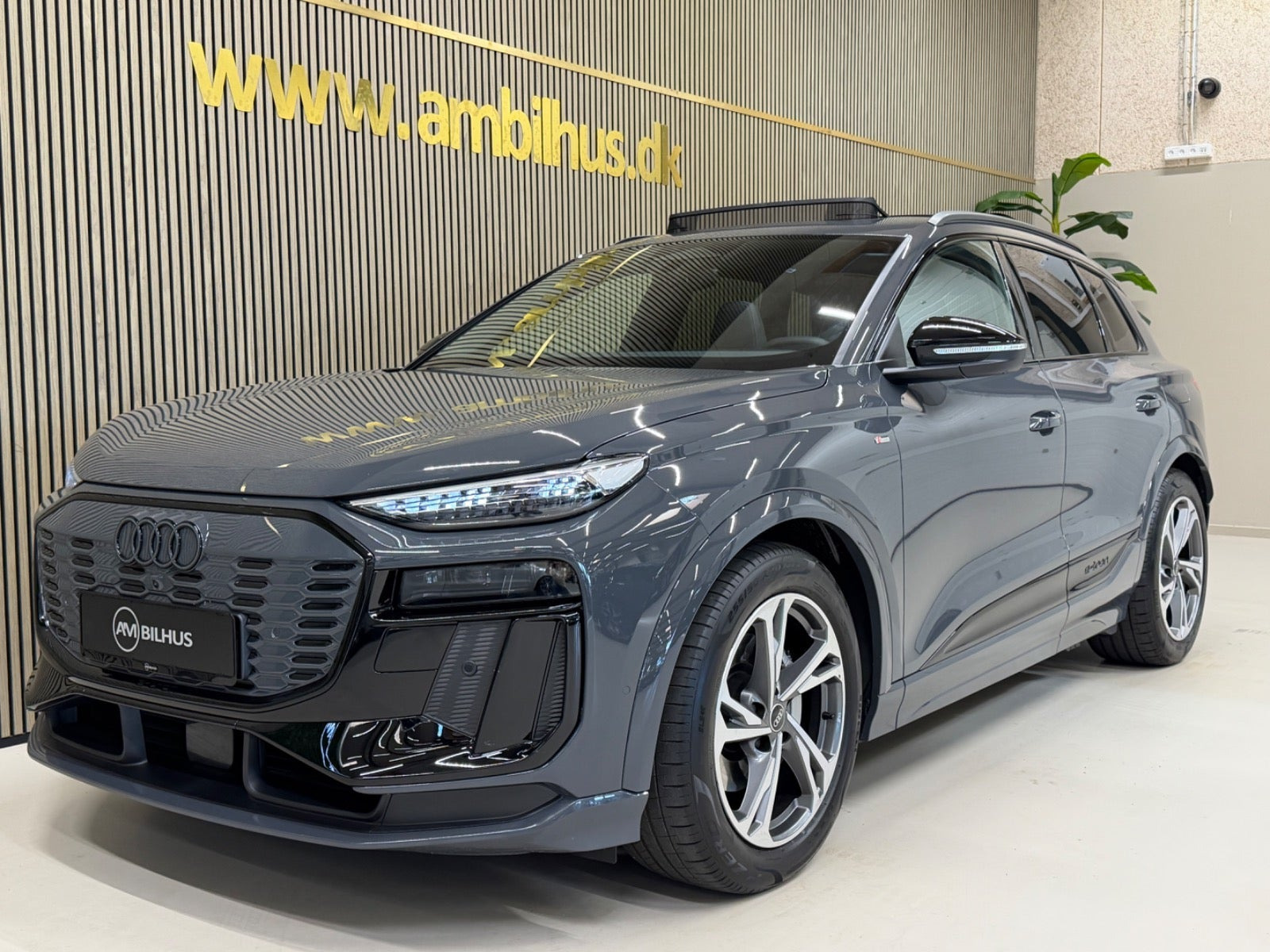 Grå Audi Q6 e-tron fra 2026